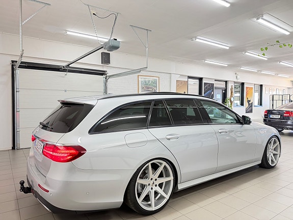 Mercedes-Benz E220 9 of 30