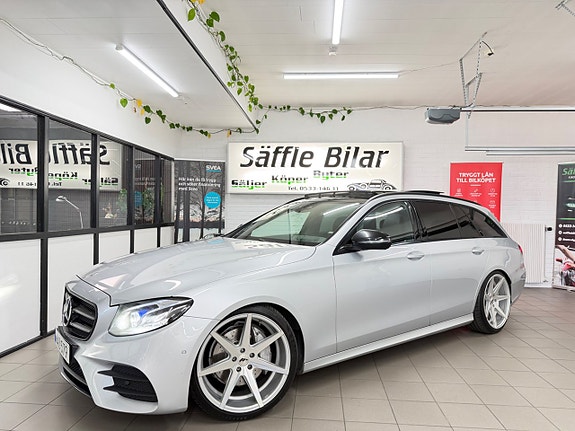 Mercedes-Benz E220 3 of 30