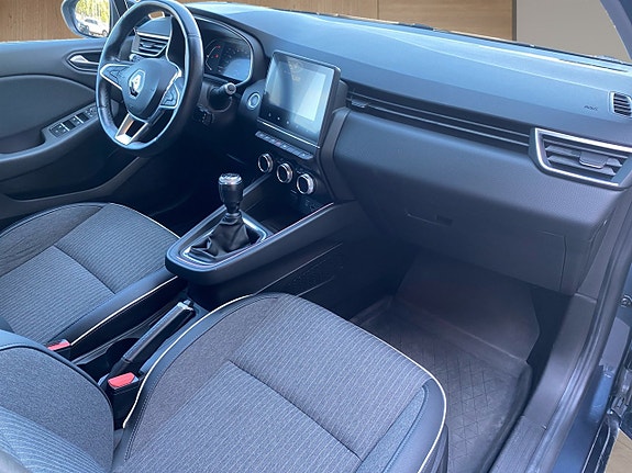 Renault Clio 11 of 16