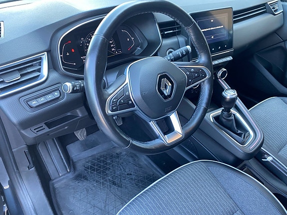 Renault Clio 13 of 16