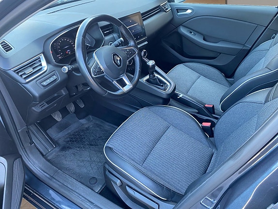 Renault Clio 12 of 16