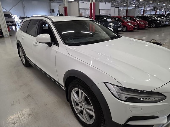 Volvo V90 Cross Country 3 of 10