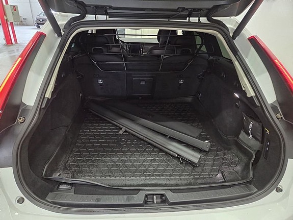 Volvo V90 Cross Country 8 of 10