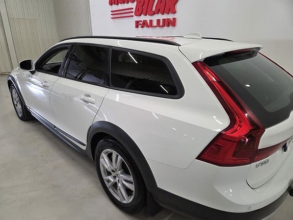 Volvo V90 Cross Country 9 of 10