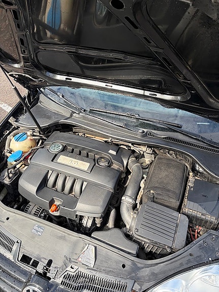 Volkswagen Golf V 5 of 8