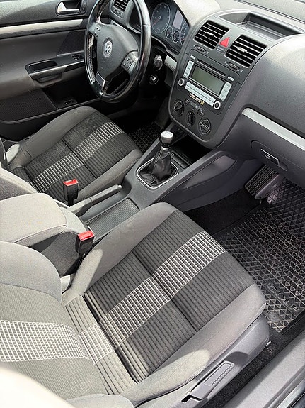 Volkswagen Golf V 6 of 8