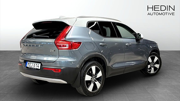 Volvo XC40 2 of 9