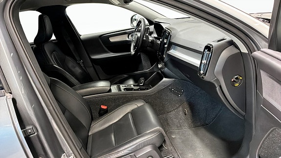 Volvo XC40 3 of 9