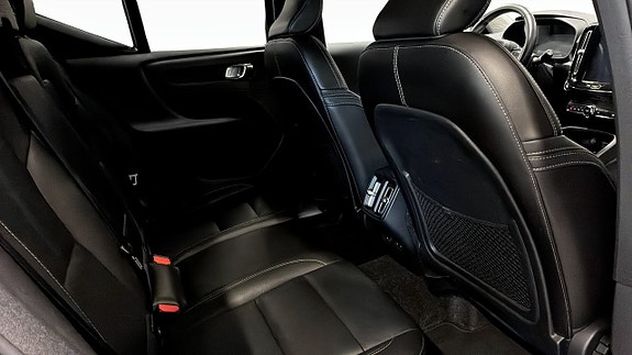 Volvo XC40 5 of 9