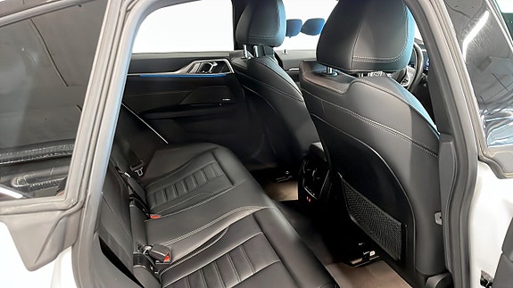 BMW i4 5 of 8