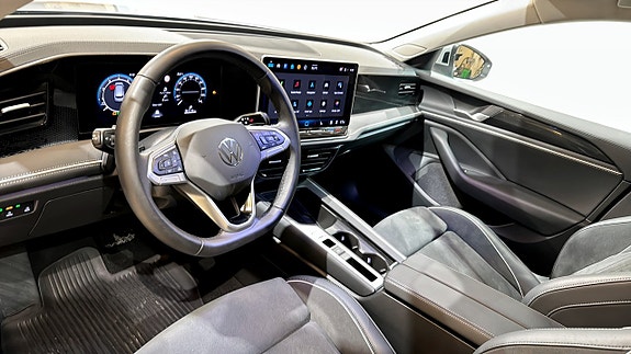 Volkswagen Passat 7 of 21