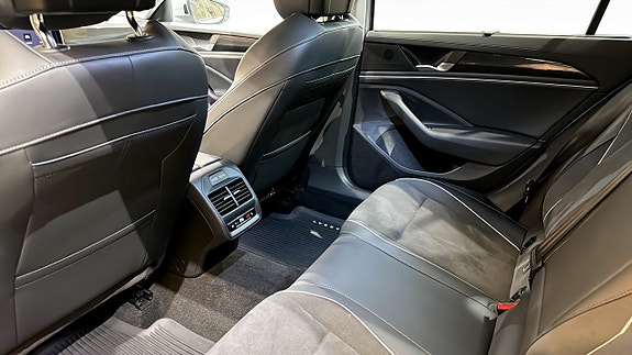 Volkswagen Passat 11 of 21