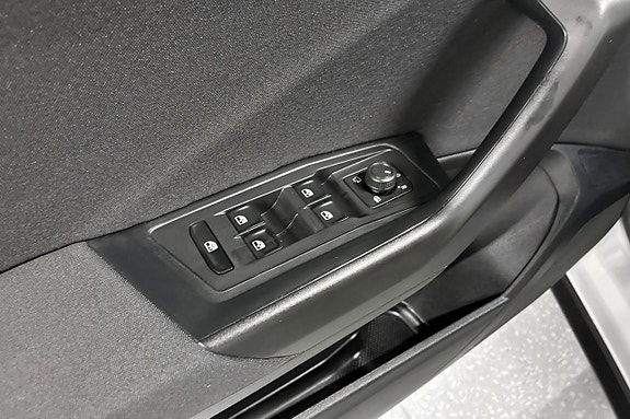 Volkswagen T-Roc 18 of 26