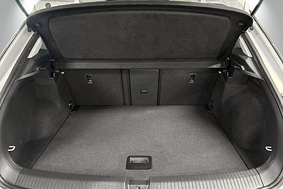 Volkswagen T-Roc 17 of 26