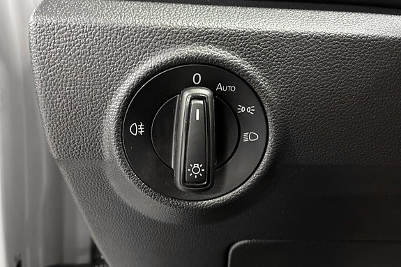 Volkswagen T-Roc 19 of 26