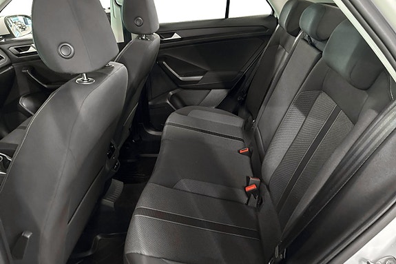 Volkswagen T-Roc 16 of 26