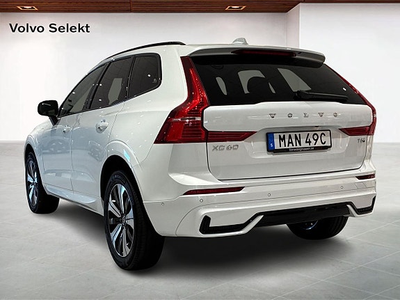 Volvo XC60 2 of 19