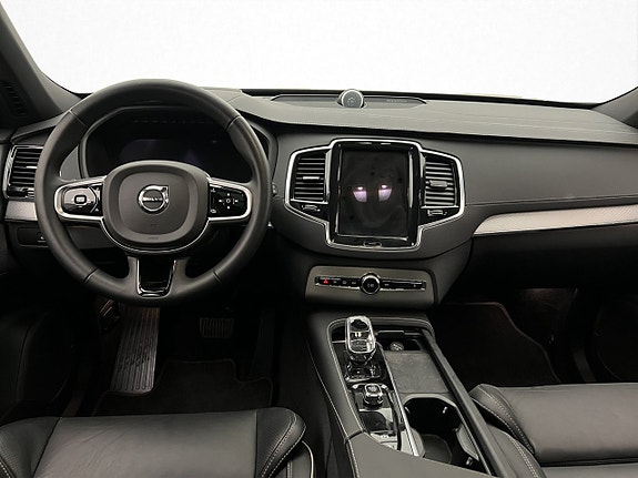Volvo XC90 16 of 30