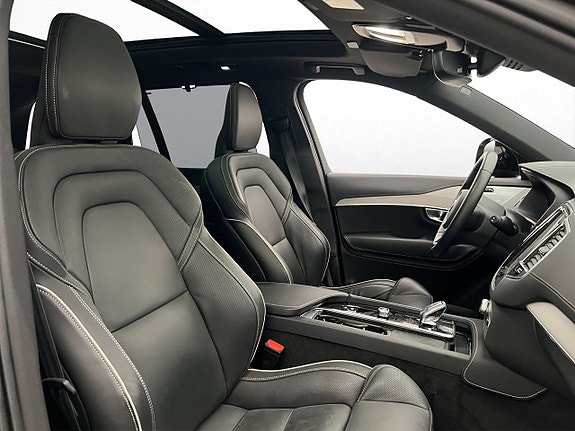 Volvo XC90 30 of 30