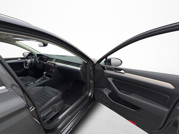Volkswagen Passat 28 of 30