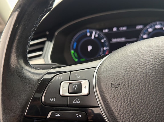 Volkswagen Passat 18 of 30