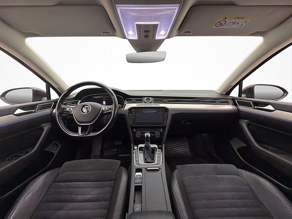Volkswagen Passat 14 of 30