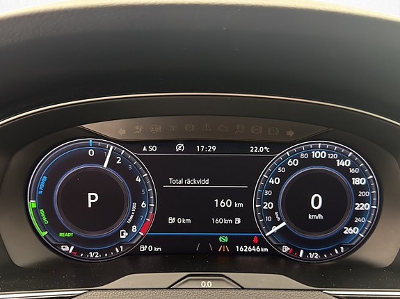 Volkswagen Passat 19 of 30