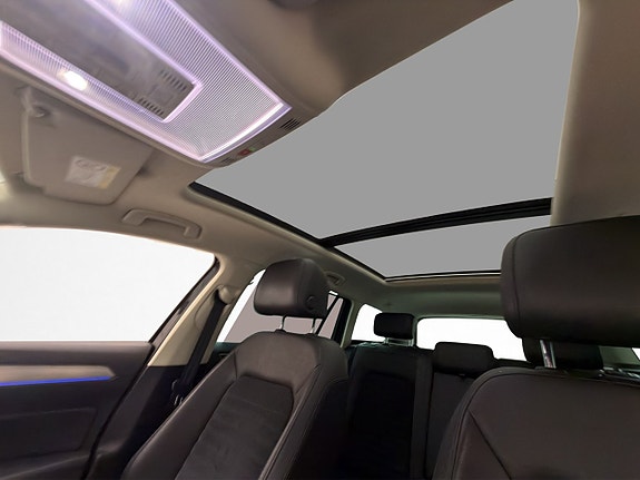 Volkswagen Passat 13 of 30