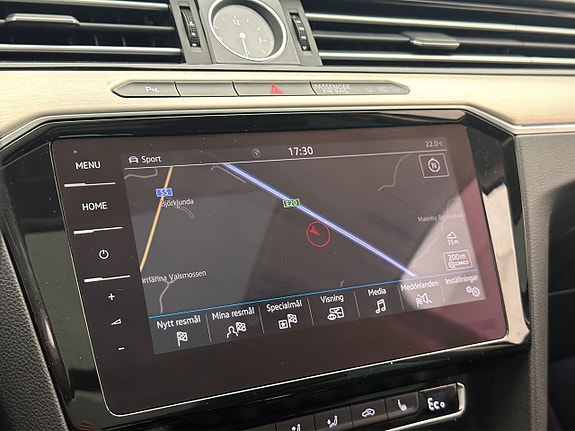 Volkswagen Passat 23 of 30