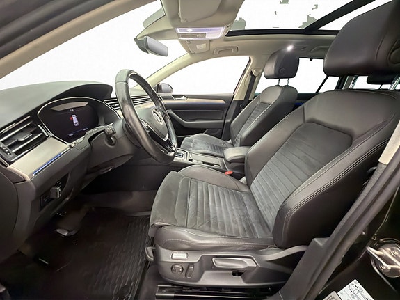 Volkswagen Passat 12 of 30