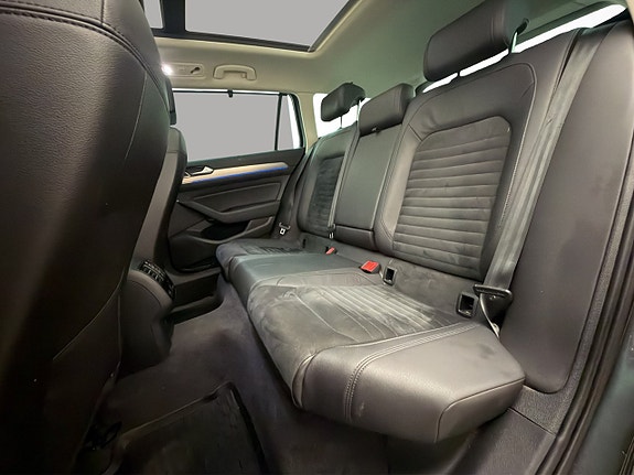 Volkswagen Passat 29 of 30