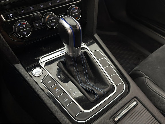 Volkswagen Passat 26 of 30