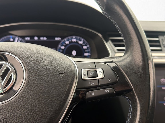 Volkswagen Passat 20 of 30
