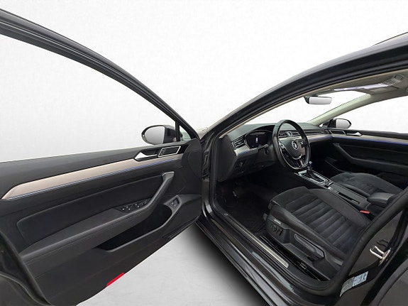 Volkswagen Passat 11 of 30