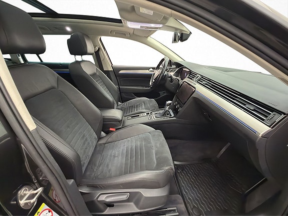 Volkswagen Passat 27 of 30