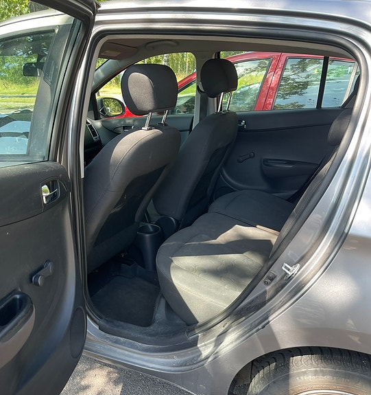 Hyundai i20 8 of 10