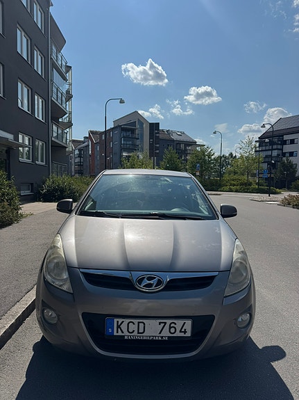 Hyundai i20 2 of 10