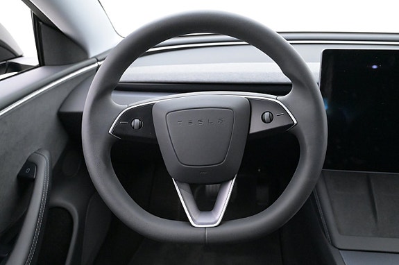 Tesla Model 3 7 of 27