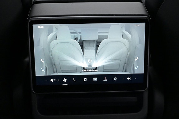 Tesla Model 3 19 of 27