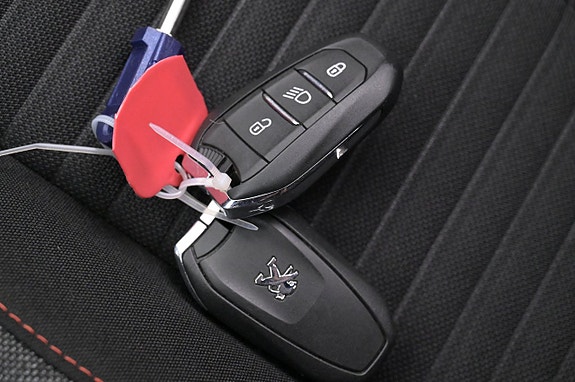 Peugeot e-2008 22 of 27