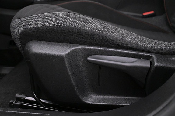 Peugeot e-2008 13 of 27