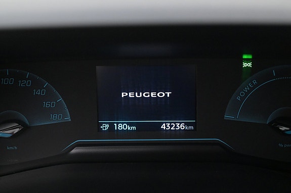 Peugeot e-2008 8 of 27