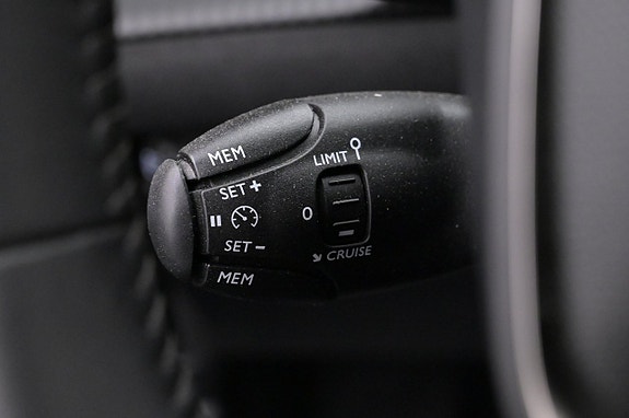 Peugeot e-2008 10 of 27