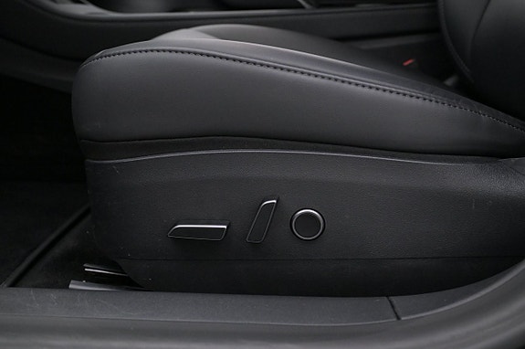 Tesla Model 3 11 of 27