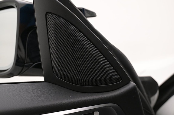 BMW i4 12 of 27
