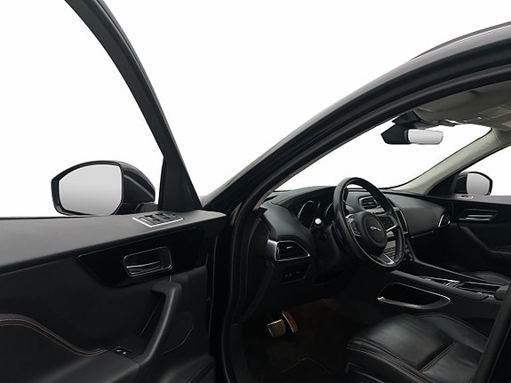 Jaguar F-PACE 10 of 30