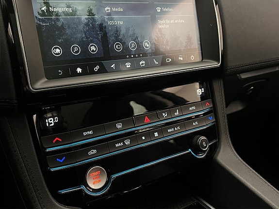 Jaguar F-PACE 24 of 30