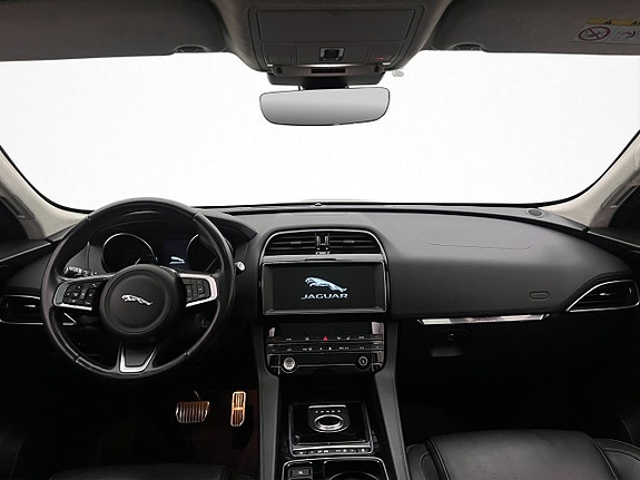 Jaguar F-PACE 13 of 30