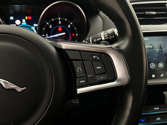 Jaguar F-PACE 19 of 30