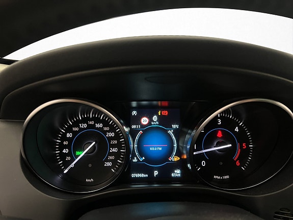 Jaguar F-PACE 18 of 30